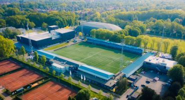 Jan Louwers Stadion krijgt nieuw kunstgras