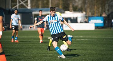 De Arnhemmers op bezoek in het Jan Louwers Stadion